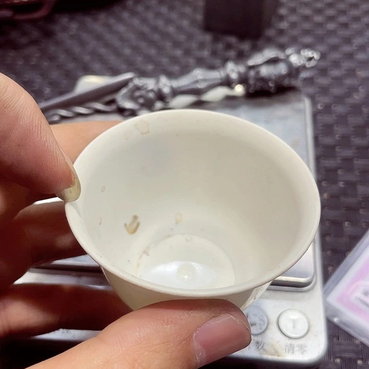 来自中国新疆阿勒泰融化浇筑。