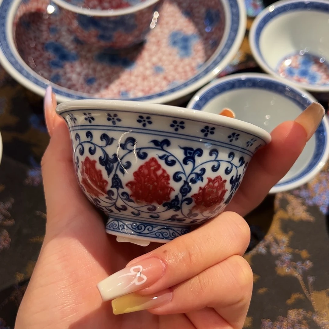 日***?堂钟正窑缠枝釉里红压手杯