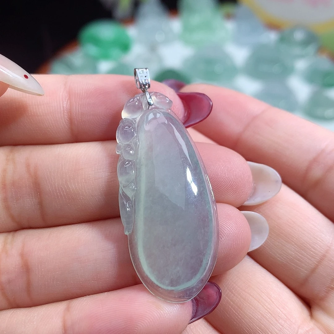 翡翠未镶嵌颈饰福瓜