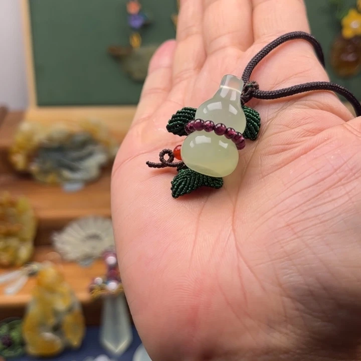 蛇纹石玉合金吊坠