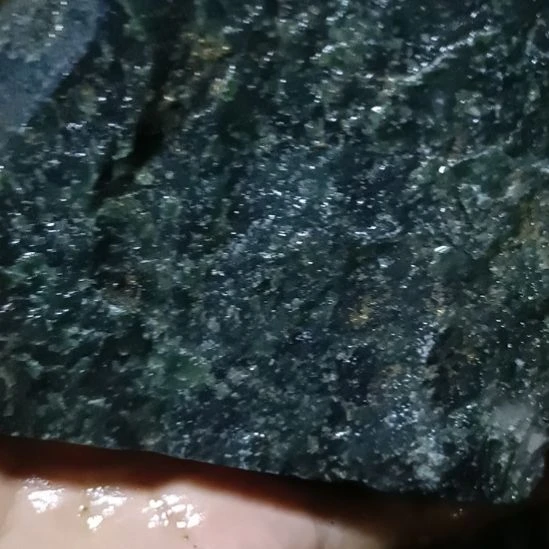 未镶嵌蛇纹石玉珠宝奇石