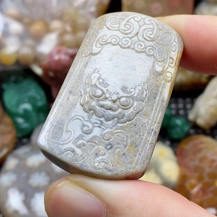 硅化珊瑚（珊瑚玉）颈饰未镶嵌