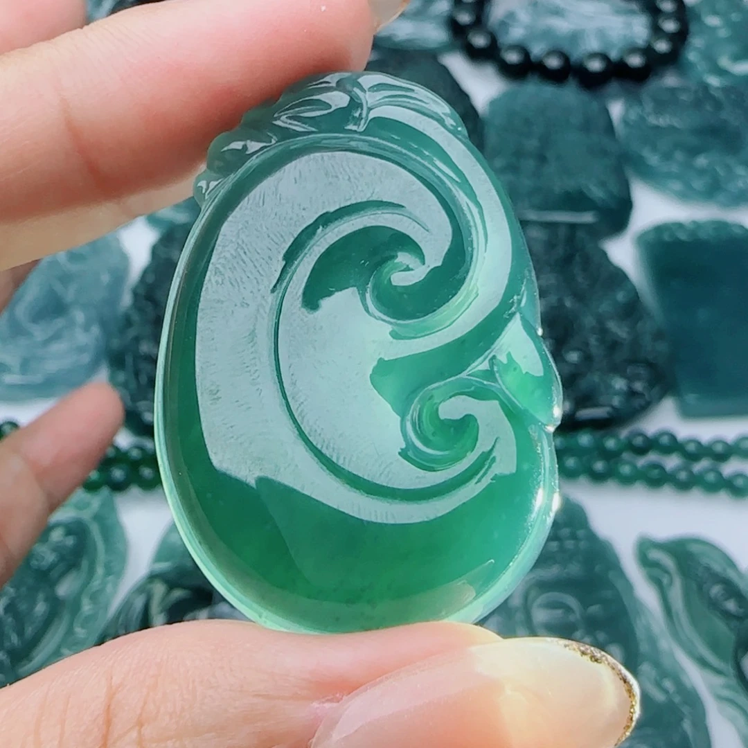 颈饰未镶嵌翡翠多样性发货天然的A货翡翠