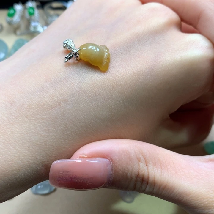 翡翠银S925镶嵌颈饰知足常乐