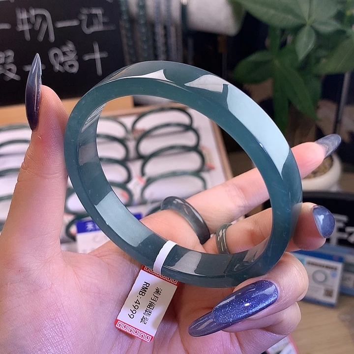 翡翠手镯未镶嵌柯**68圈口