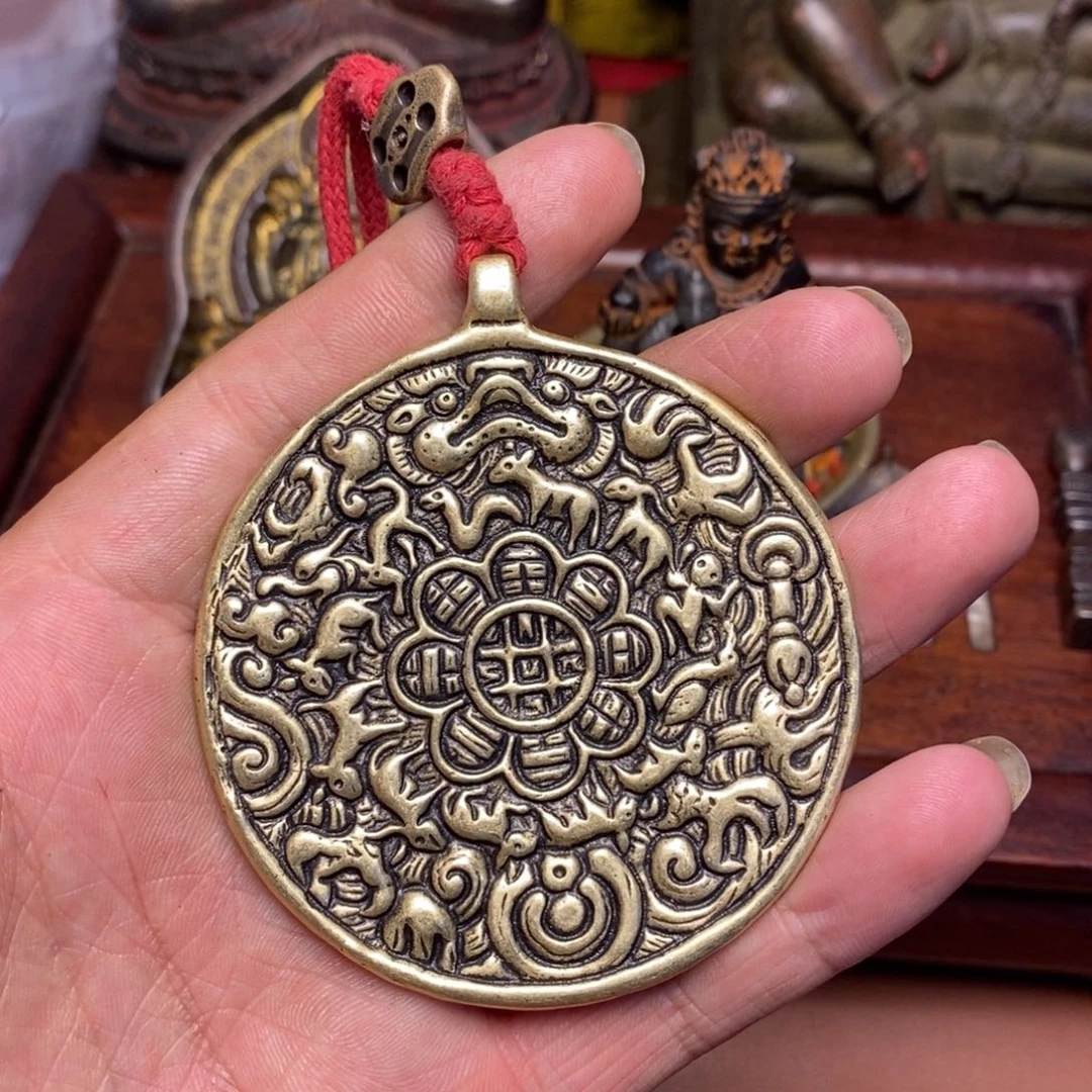 泥塑别****着藏传牌子……
