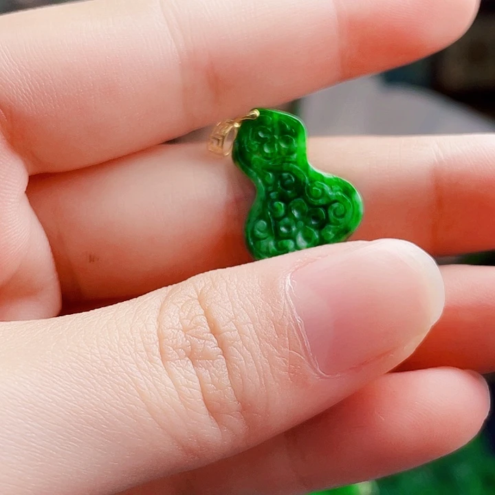 翡翠18K金镶嵌项链多样性