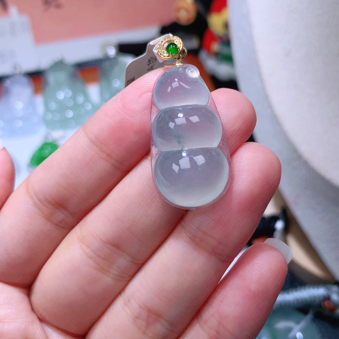 颈饰18K金镶嵌翡翠福豆