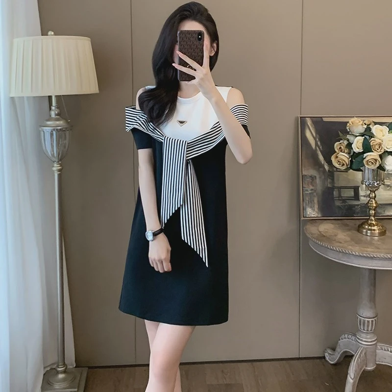 2025新款夏季法式气质短袖连衣裙女设计感小众拼接露肩休闲A字裙