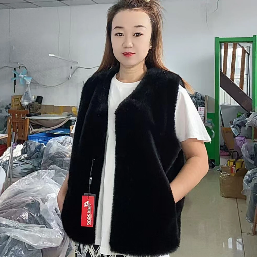 2025秋冬新品，极简风V领暗扣无袖时尚休闲轻奢马甲（男女同款)网红