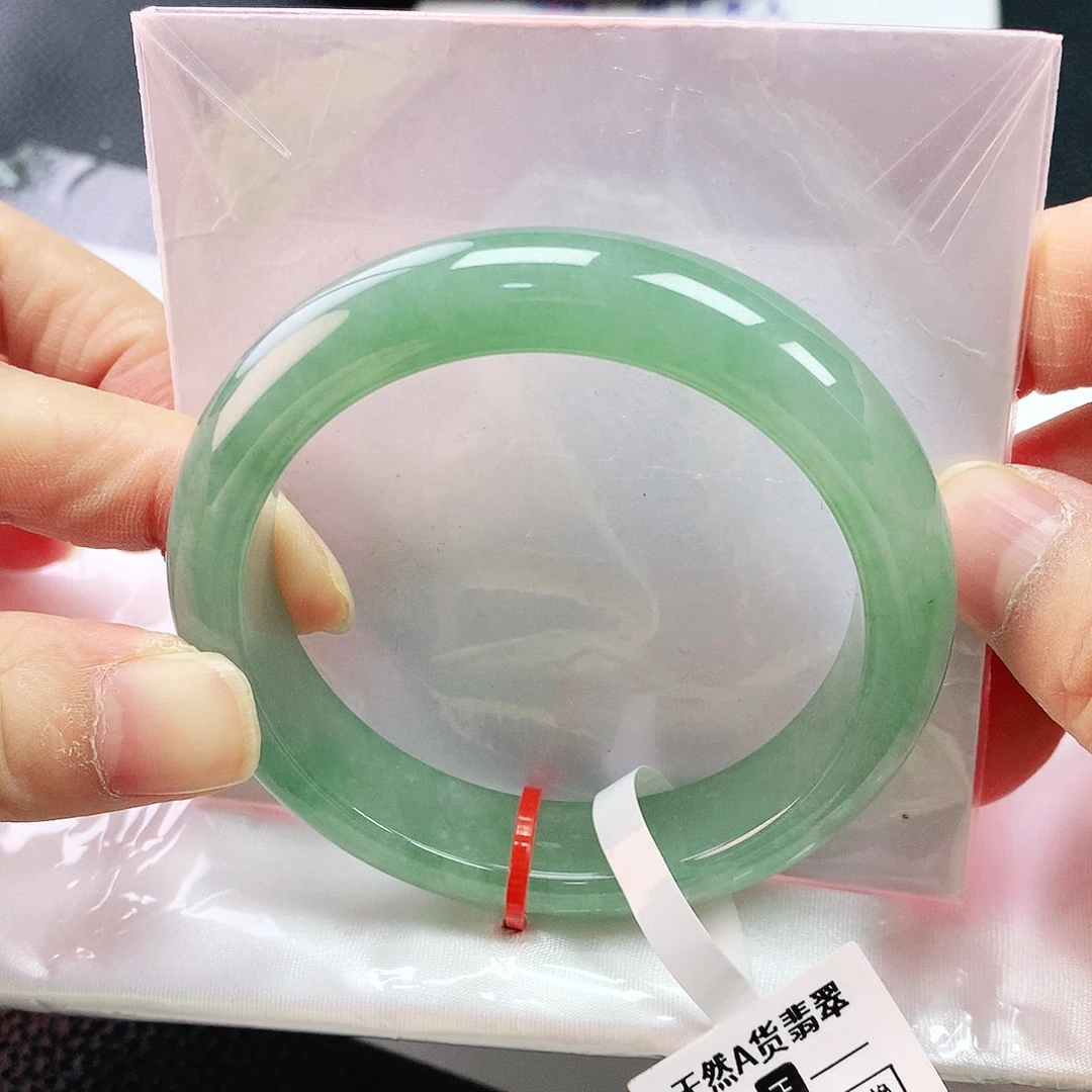 翡翠手镯未镶嵌53圈