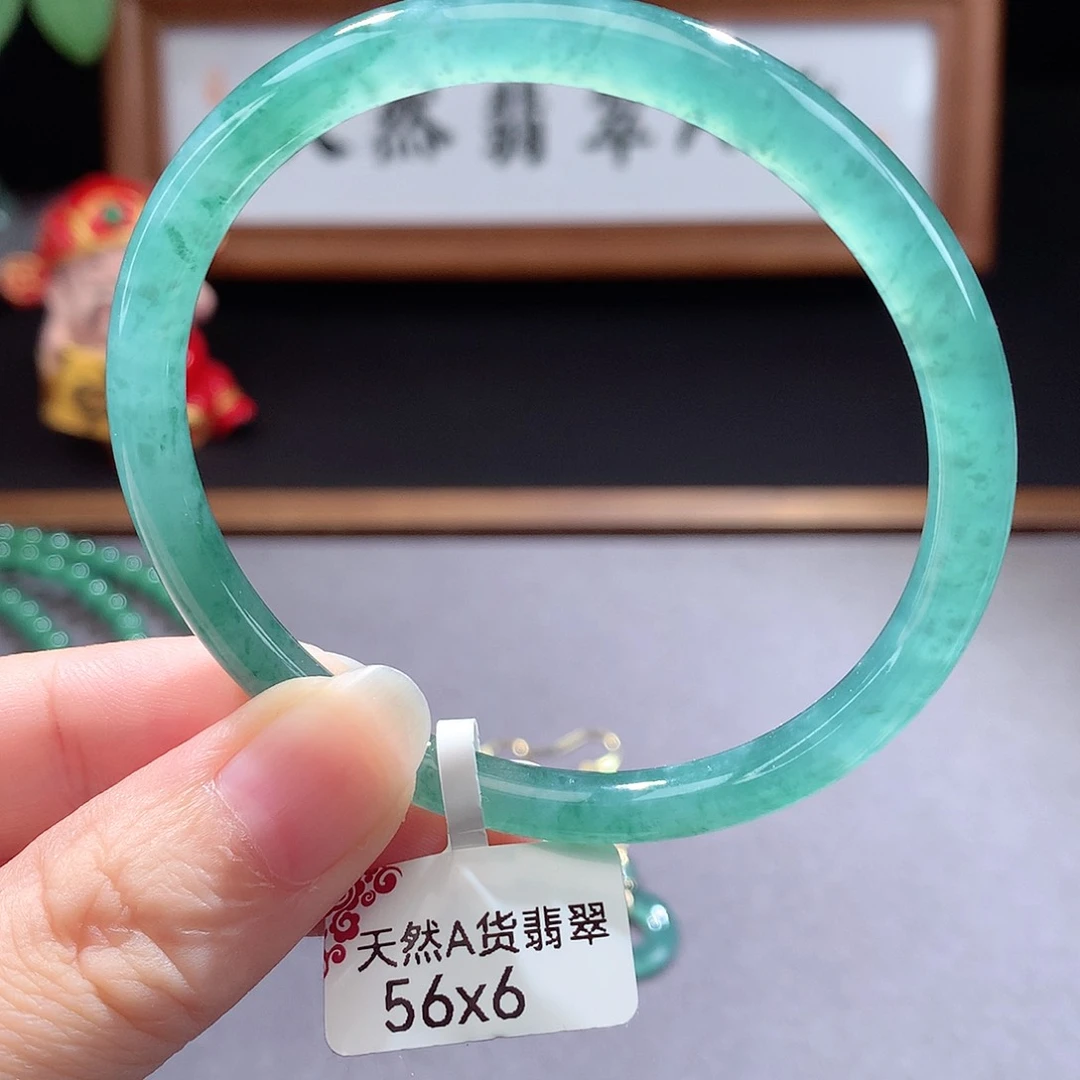 未镶嵌手镯（圆镯）翡翠五*