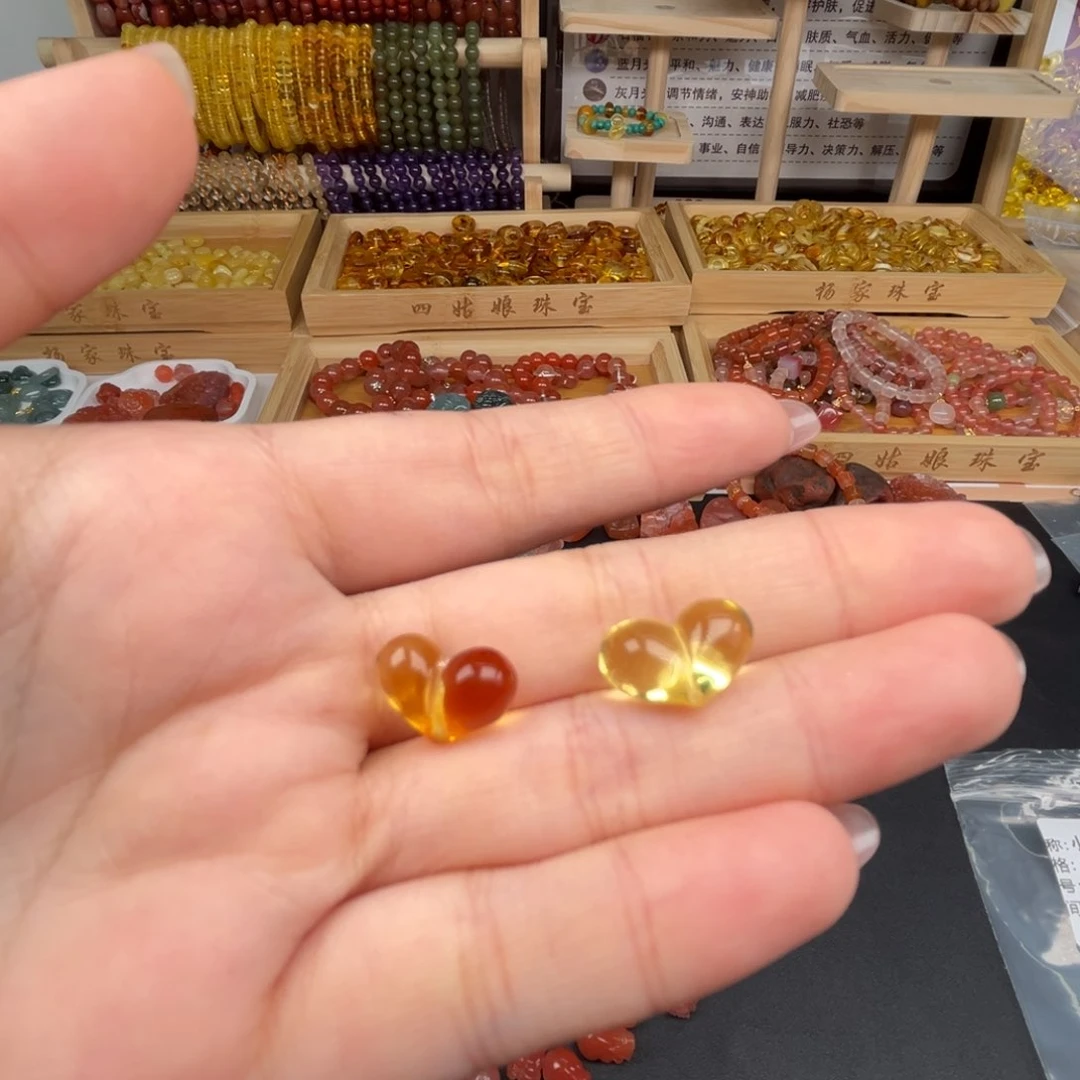 小***子未镶嵌颈饰琥珀蜜蜡屁桃