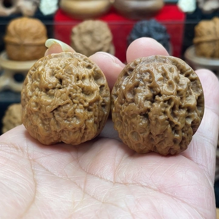 文玩核桃吊坠山峦