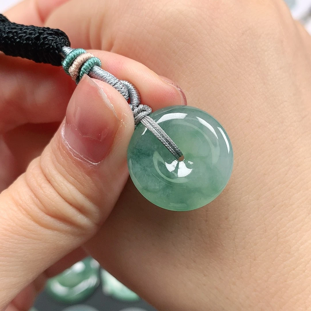 翡翠颈饰未镶嵌平安