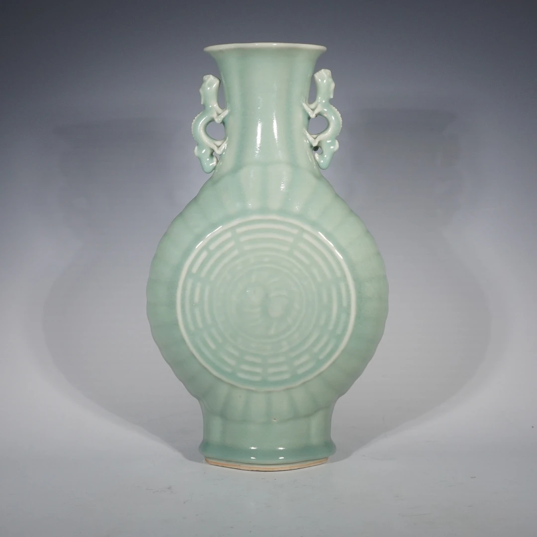 Lot 20130 清晚期 粉青釉双耳八卦扁瓶【古董拍卖】