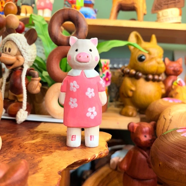 粉裙子猪可爱559