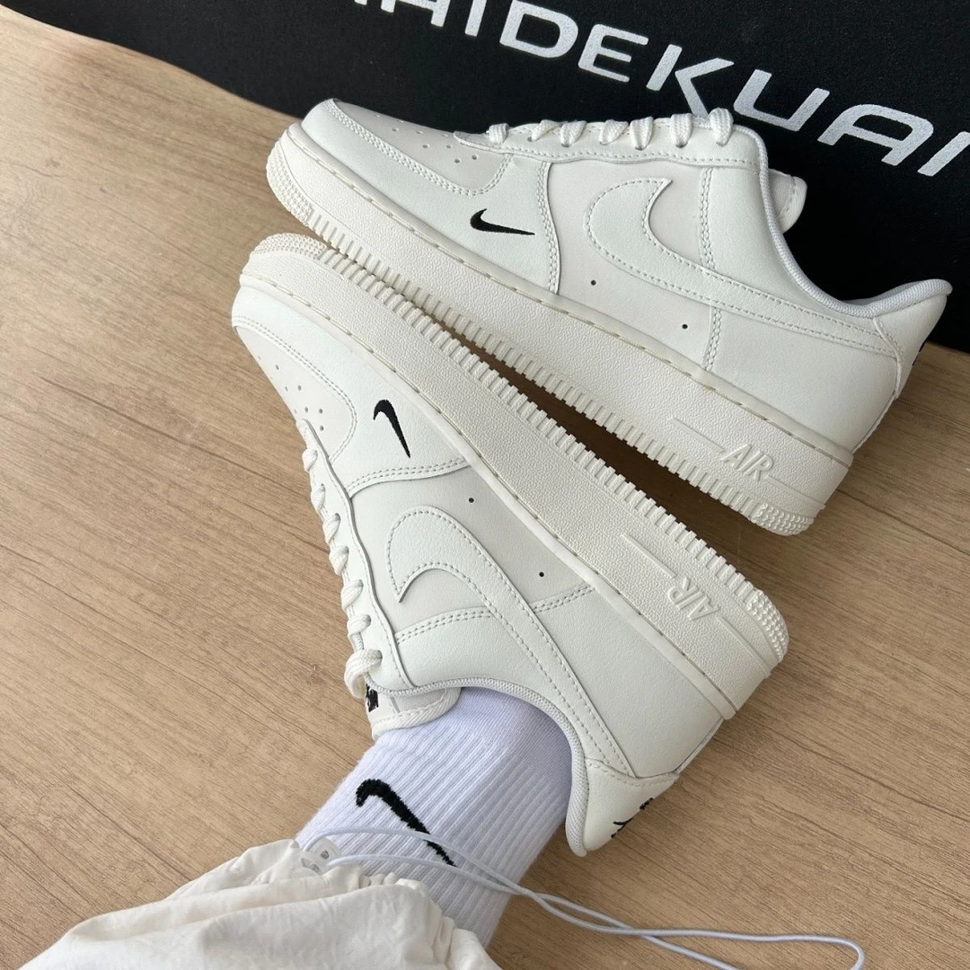 NIKE/耐克空军一号 低帮 板鞋 女款 白色HF1058-133
