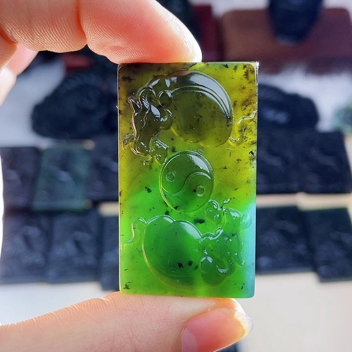 蛇纹石玉未镶嵌挂件