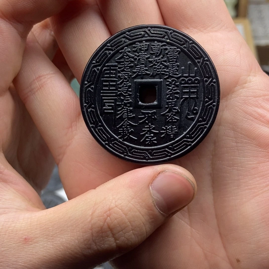 蛇纹石玉颈饰未镶嵌小***力