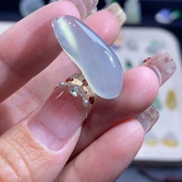 翡翠未镶嵌颈饰福瓜