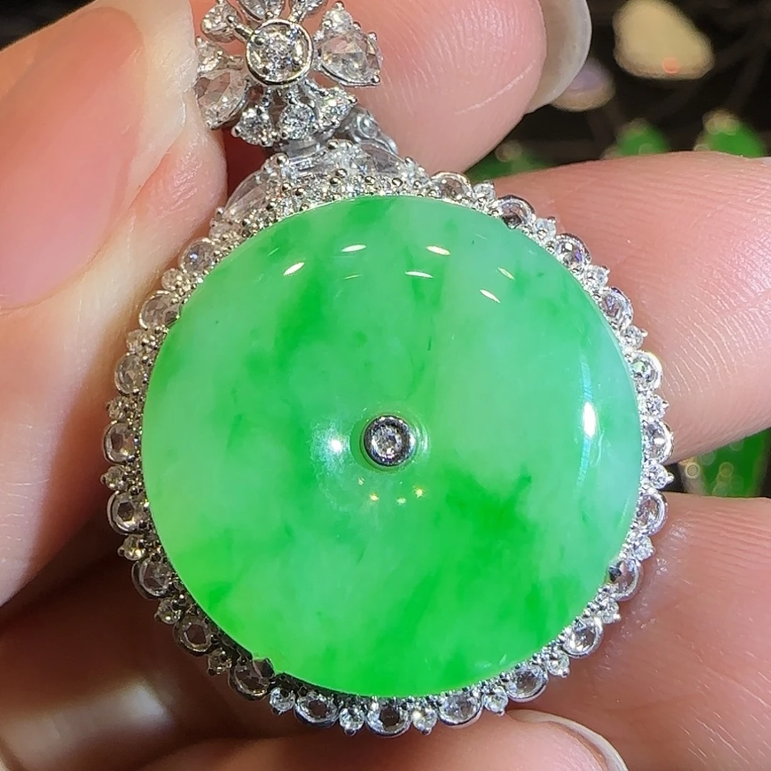 翡翠18K金镶嵌吊坠(赠链)