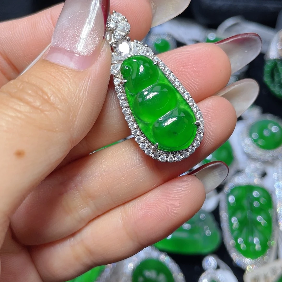 翡翠颈饰银S925镶嵌翡翠