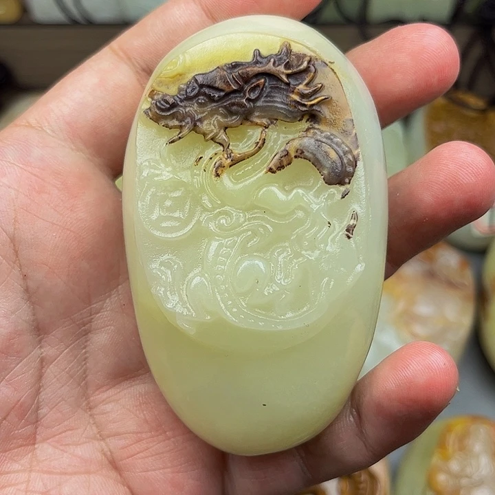 言***同石材方解石手把件龙