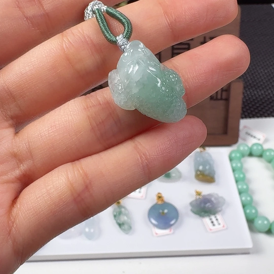 翡翠未镶嵌颈饰11