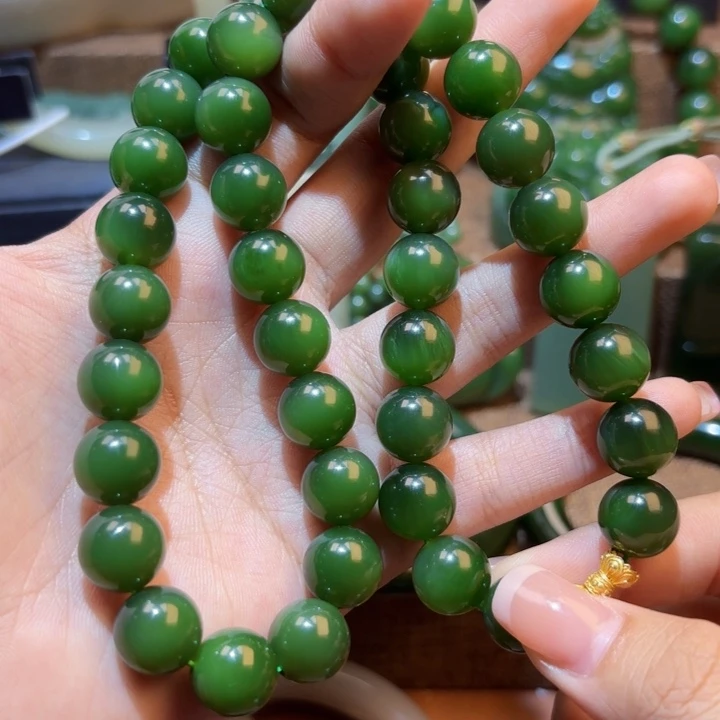 颈饰未镶嵌和田玉（碧玉）