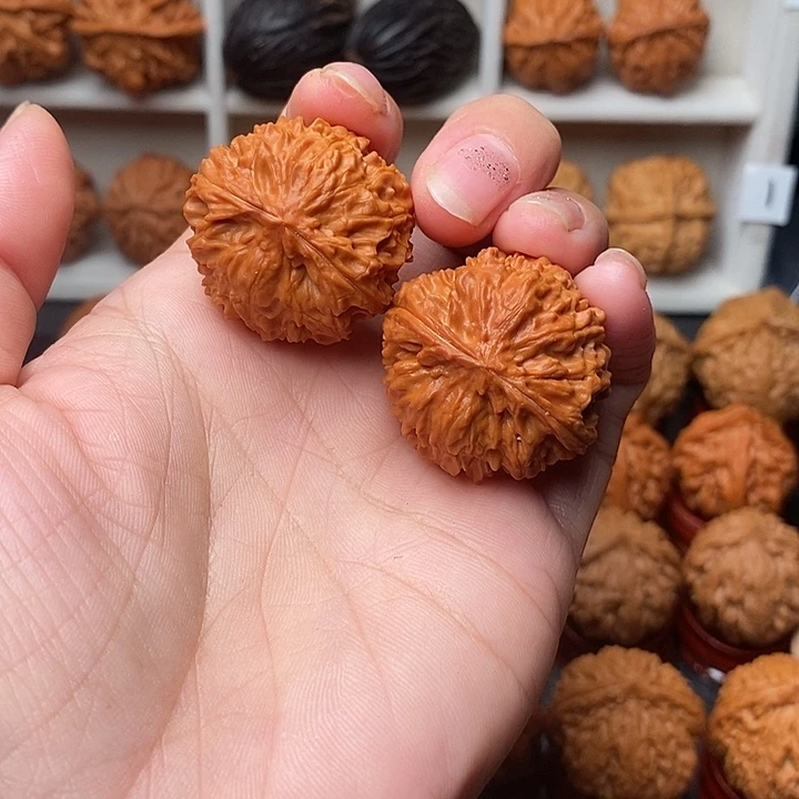 文玩核桃吊坠麒麟球