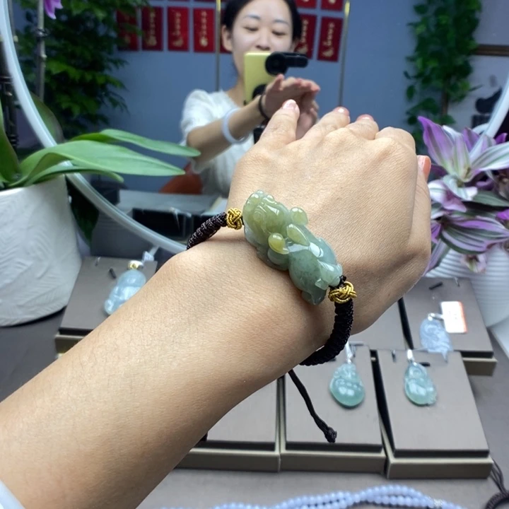 依***行未镶嵌手链翡翠手串