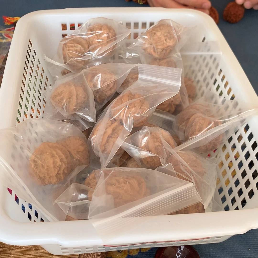 核桃把件野狼狮子头老树红皮全品