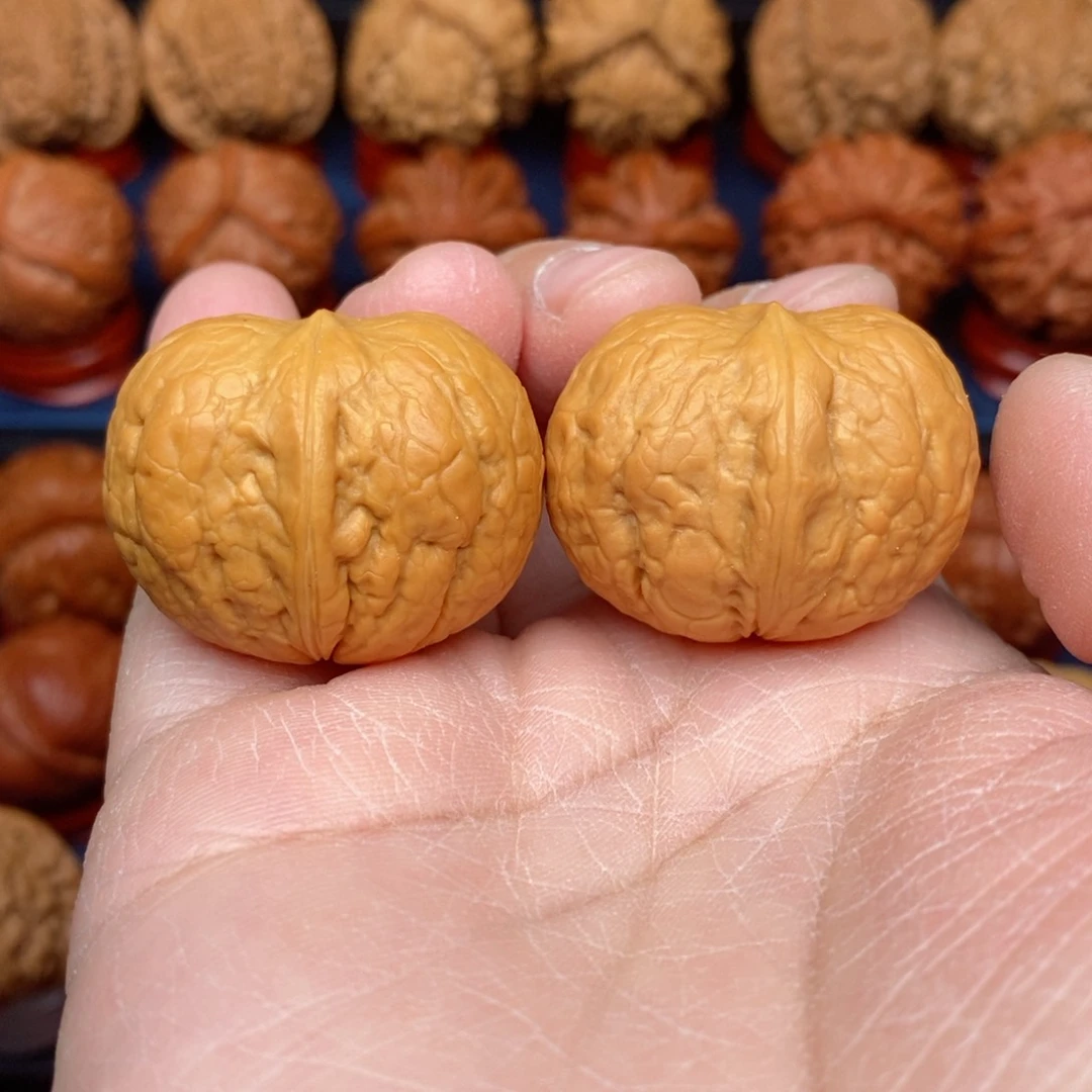 把件文玩核桃手捻野生天启元宝