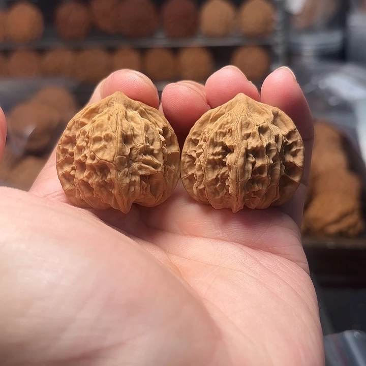 1文玩核桃莲花马蹄35-532