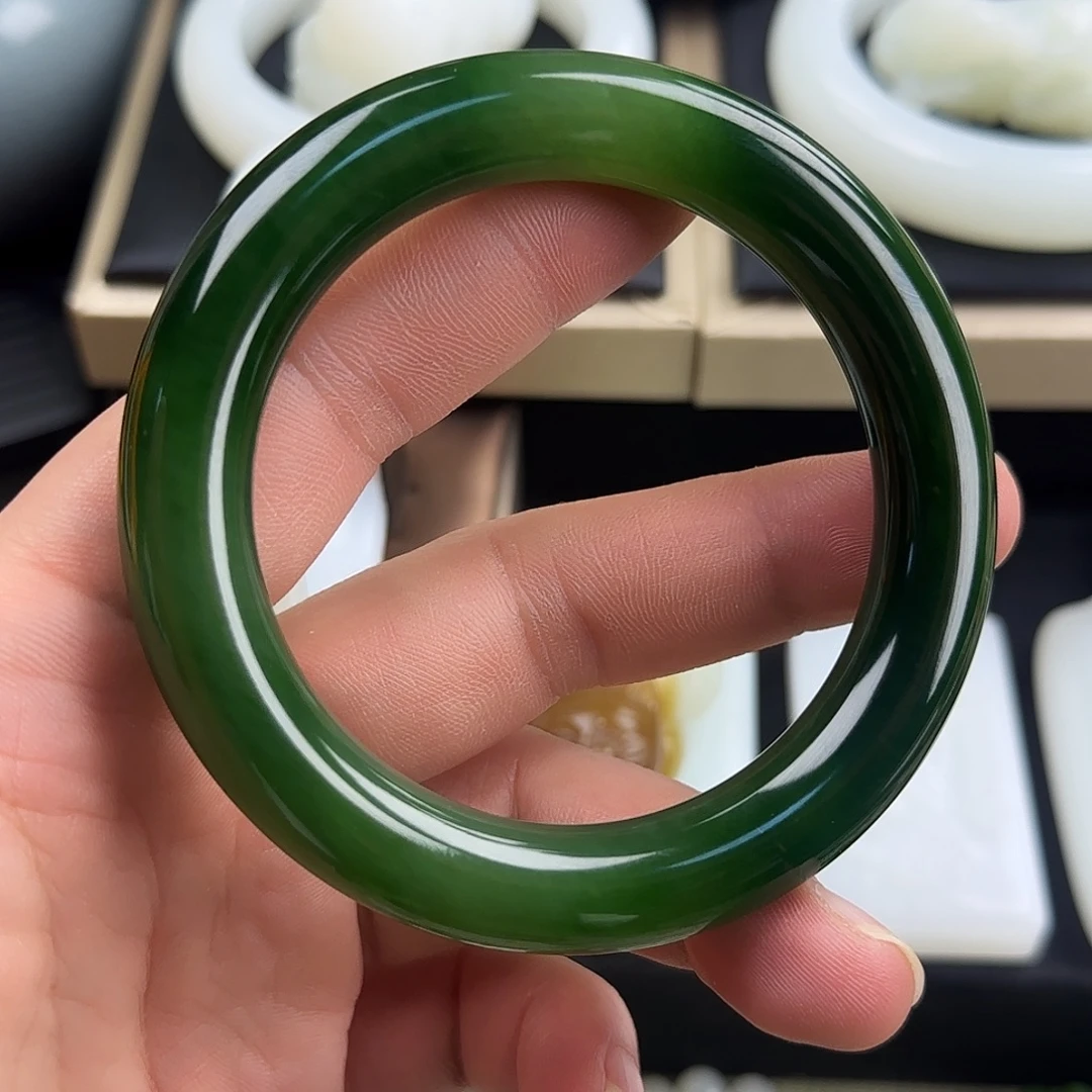 和田玉未镶嵌手镯俄碧