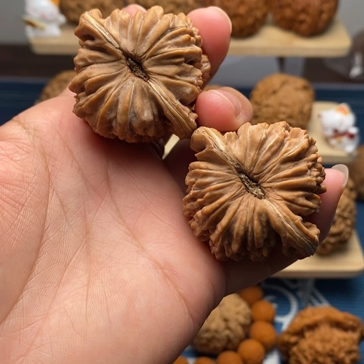 把件桃核四座楼狮子头