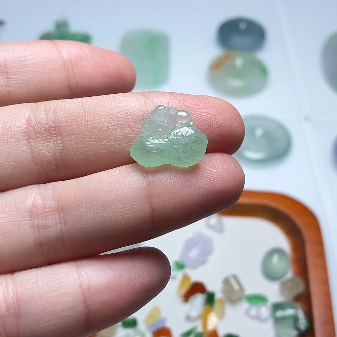 颈饰未镶嵌翡翠冰晴如意花生