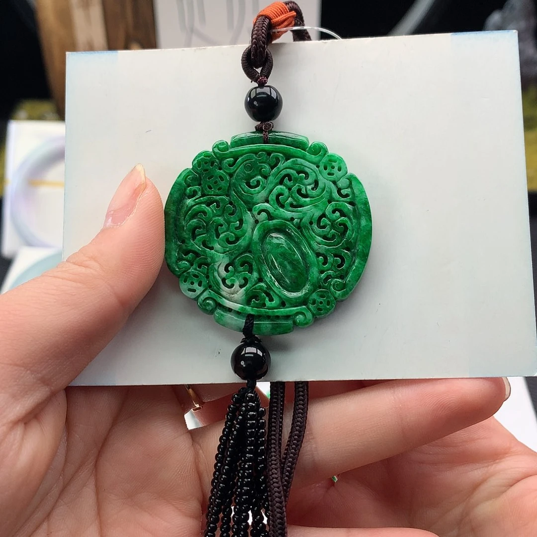 翡翠颈饰未镶嵌满绿凤牌