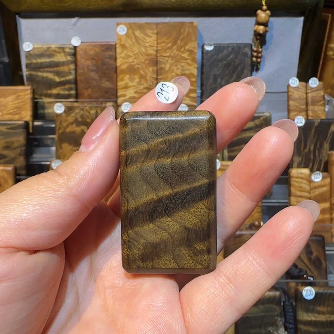 拿***人楠木（金丝楠）把件金丝楠木小叶桢楠