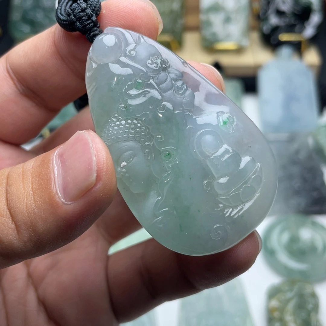 翡翠未镶嵌颈饰佛魔一念