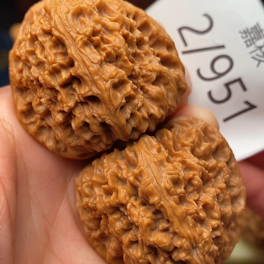 冷***秋文玩核桃把件44三角疆