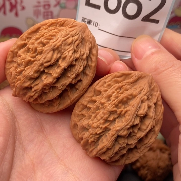 文玩核桃吊坠662虎头