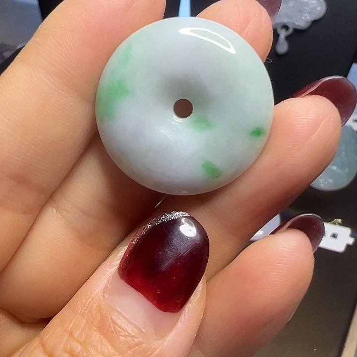 翡翠未镶嵌颈饰平安扣