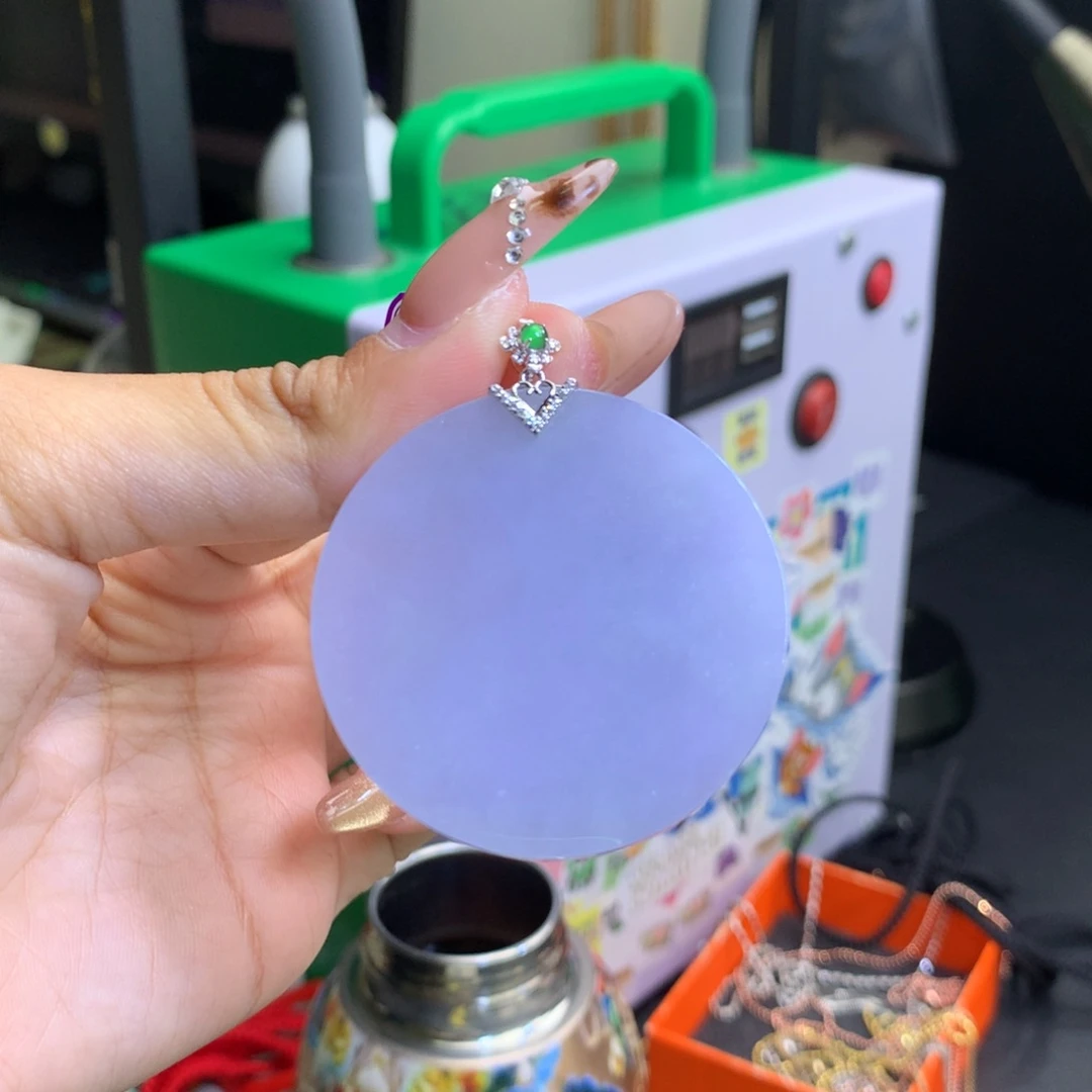 过***.翡翠18K金镶嵌颈饰