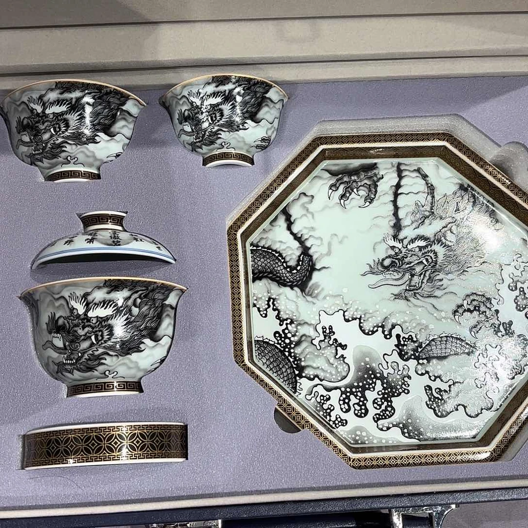 瓷片景德镇瓷器精品陈列