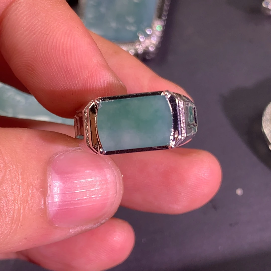 翡翠未镶嵌颈饰马鞍戒指