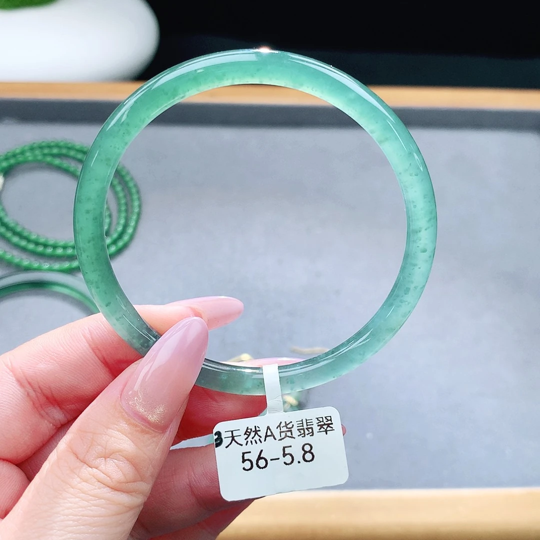 未镶嵌手镯（圆镯）翡翠