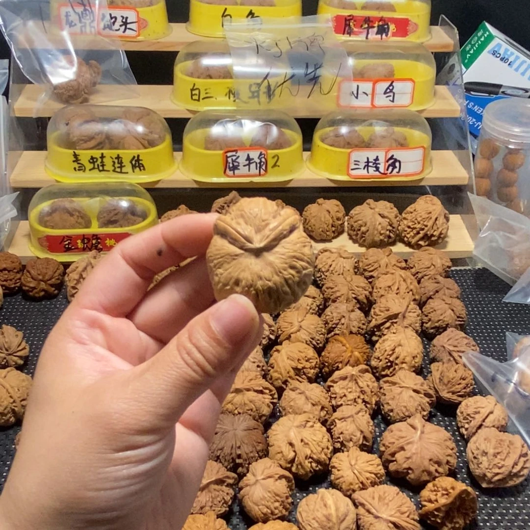 文玩核桃吊坠华***业核桃异形