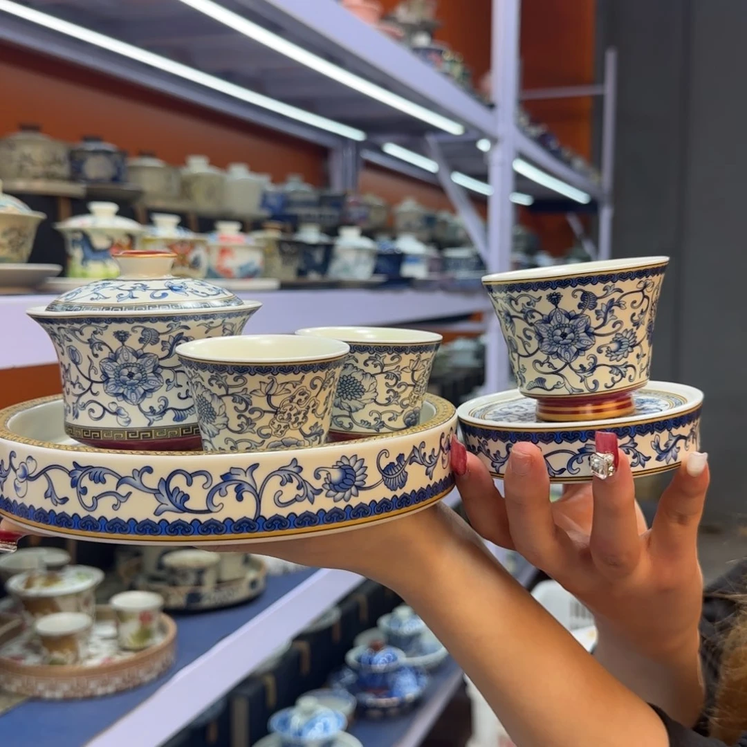 我在外面吃饭呢你在哪